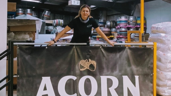 Liz_Casserly_at_Acorn_Brewery_2-optimized